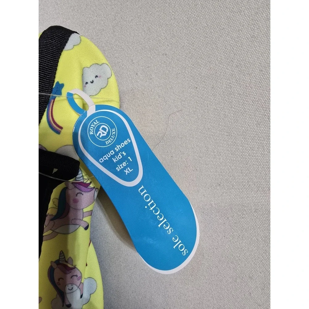 Royal Deluxe Girls Water Aqua Shoes XL 1 Youth Yellow Clouds